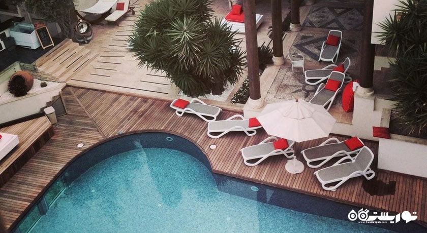 نمای دور استخر روباز هتل اسکی ماسال